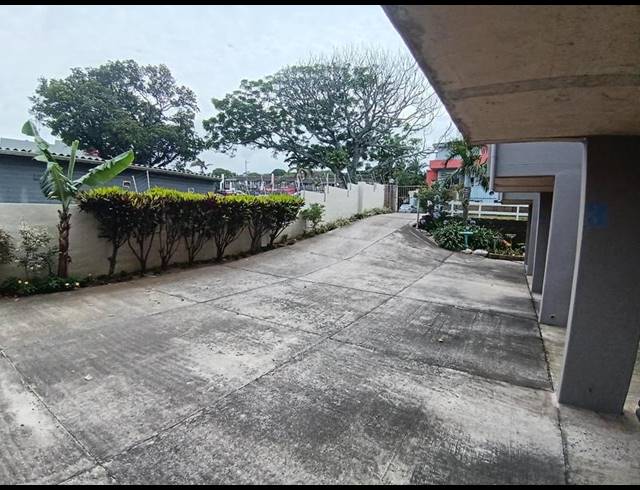 2 BEDROOM APARTMENT FOR SALE IN UVONGO BEACH